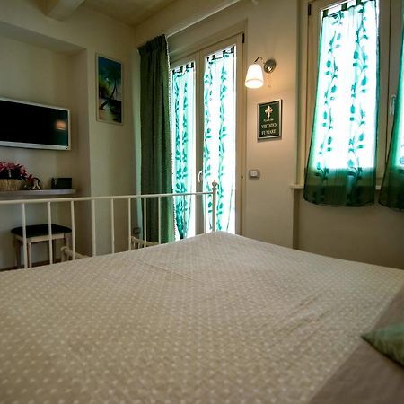 Bed and Breakfast Il Piccolo Giglio à Porto SantʼElpidio Extérieur photo