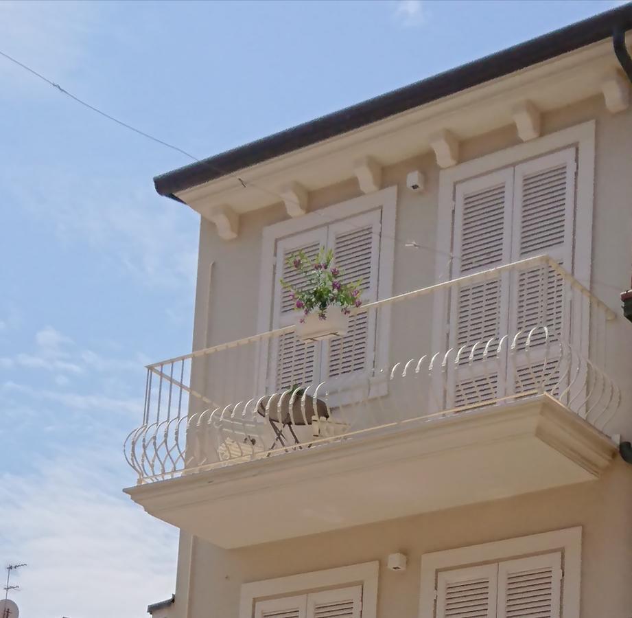 Bed and Breakfast Il Piccolo Giglio à Porto SantʼElpidio Extérieur photo